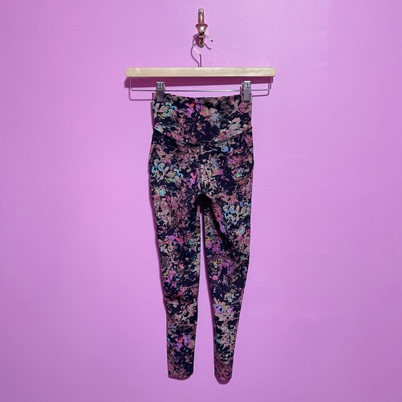 Lululemon Base Pace High-Rise Crop 23" Leggings Size 0 Stencil Blossom Red Multi - Picture 9 of 13